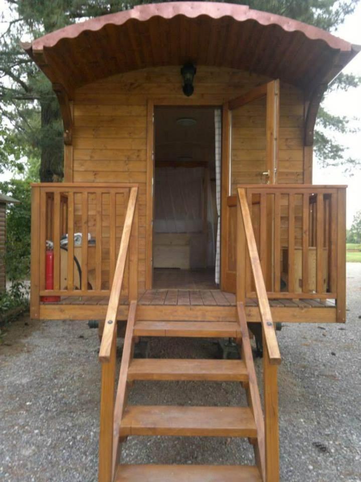 Agriturismo La Margherita การ์มาโญลา ภายนอก รูปภาพ