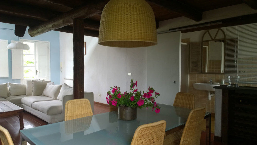 Agriturismo La Margherita การ์มาโญลา ภายนอก รูปภาพ